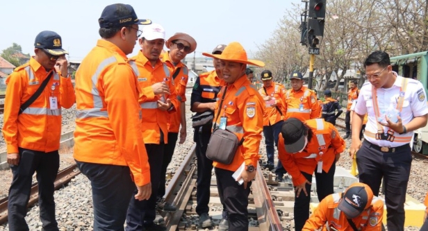 KAI Daop 8 Surabaya Inspeksi Lintas Mojokerto - Surabaya Gubeng