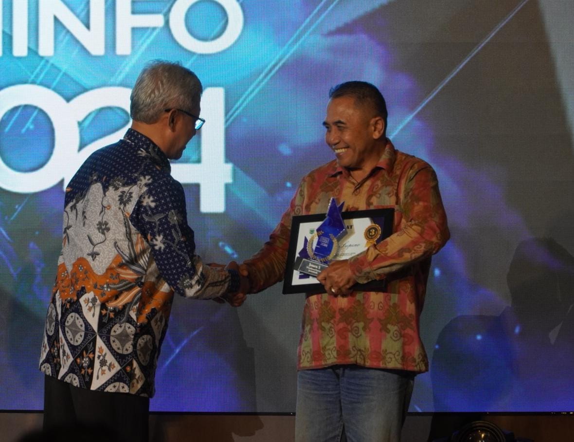 Pemred jurnalnusa.com Terima Penghargaan Jurnalistik di AJK 2024