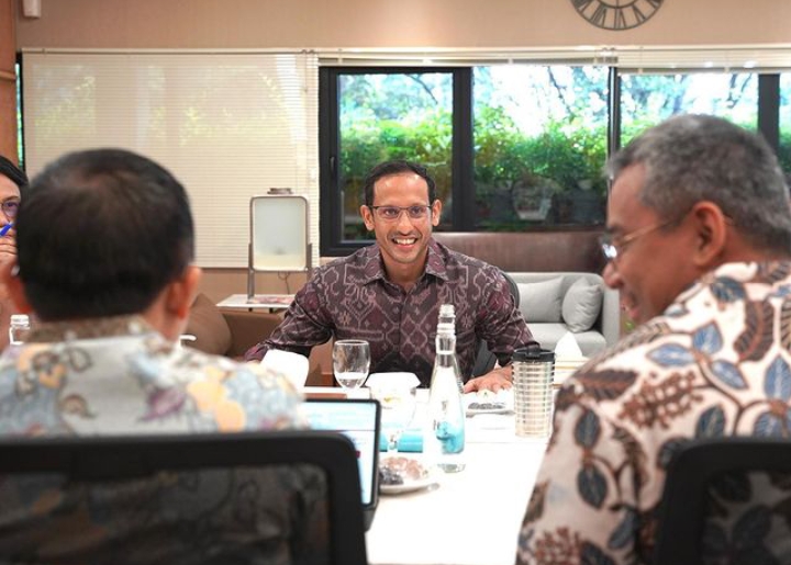 Mendikbudristek Sahkan Tunjangan Khusus Bagi Guru Dengan 5 Kriteria Ini