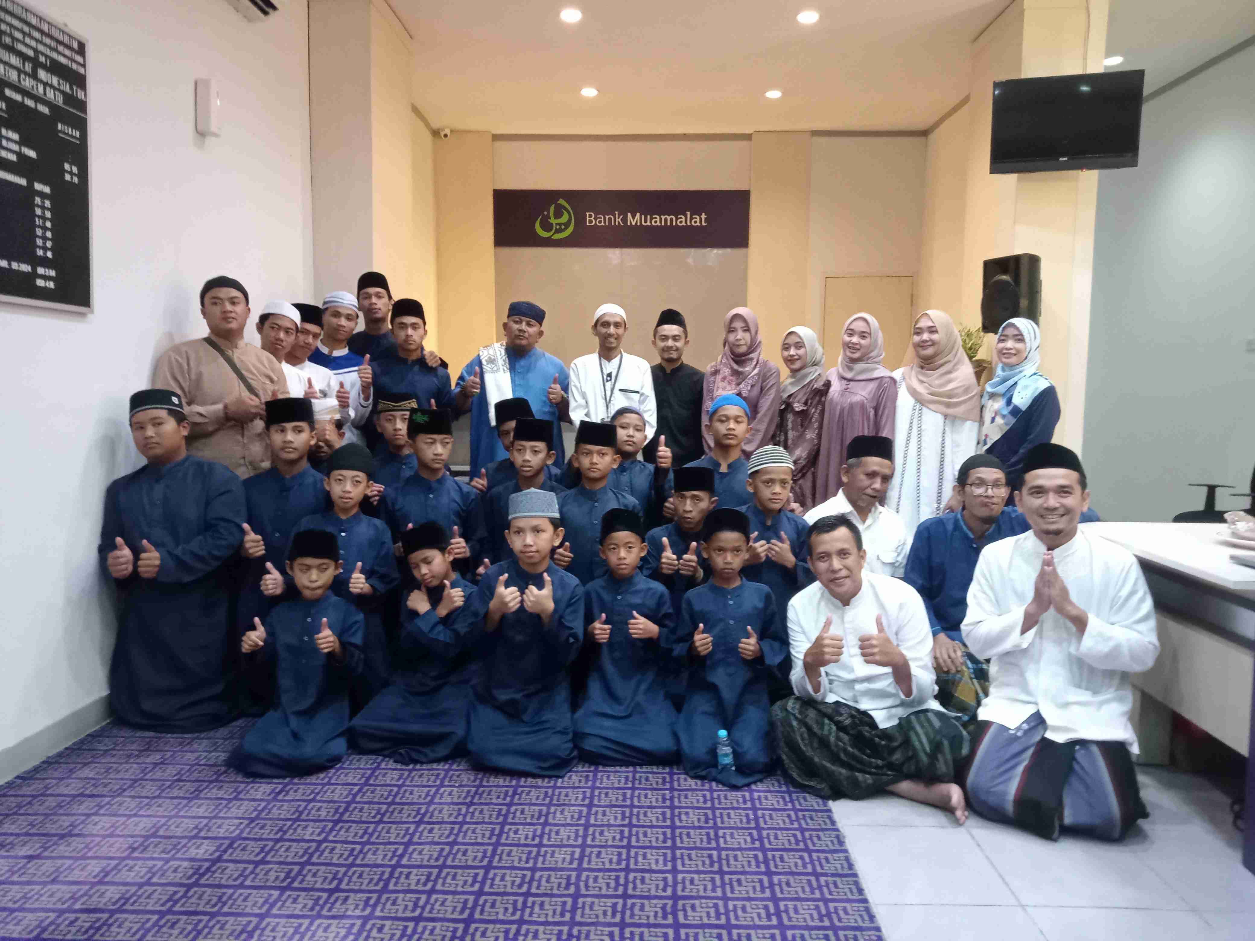 Tradisi Berbagi Bank Muamalat KCP Batu Terus Berlanjut, Puluhan Anak Yatim Dapat Santunan