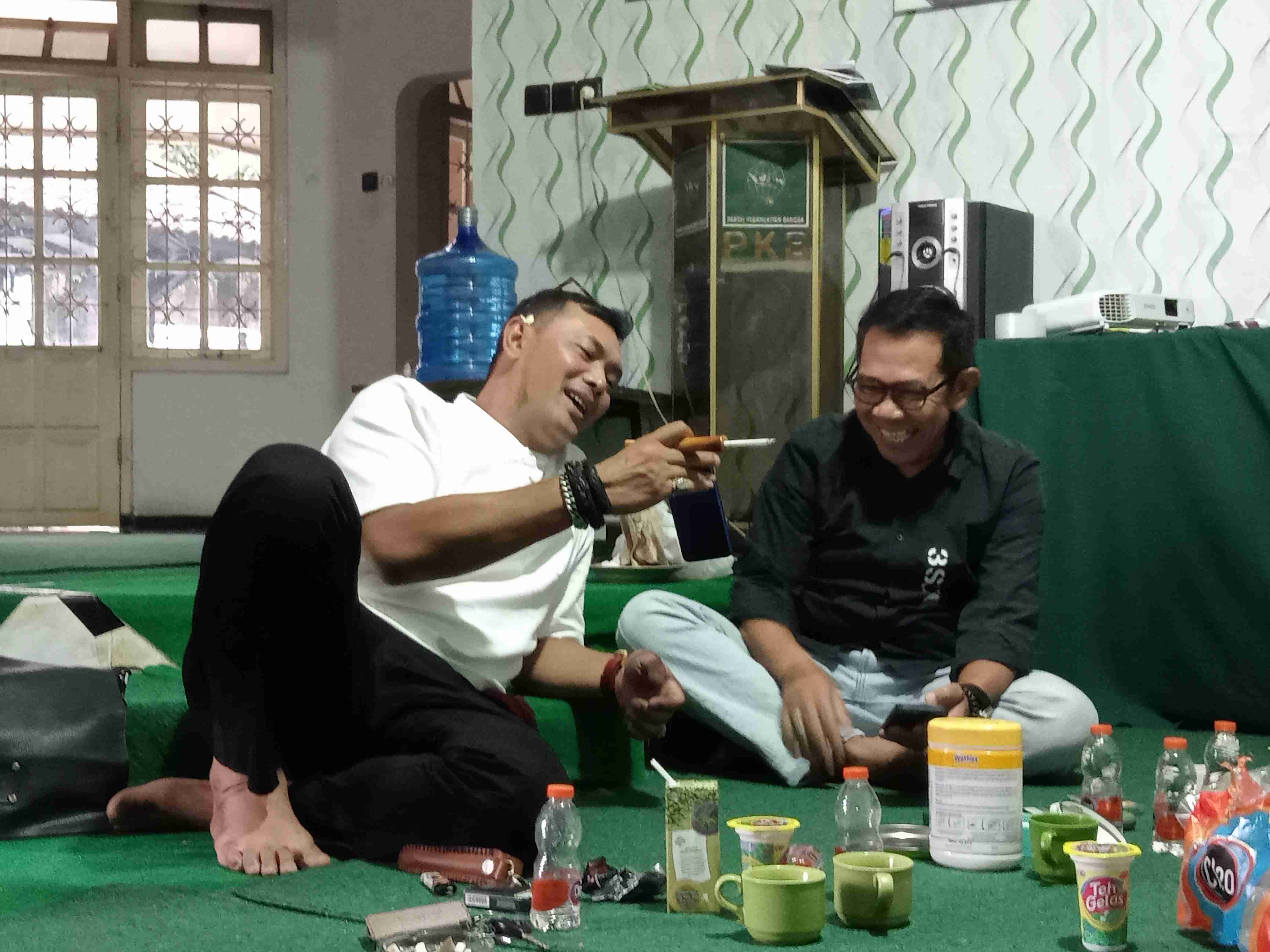 Ketika 2 Kandidat Calon Wali Kota Batu 'Gayeng' Diluar Forum Resmi