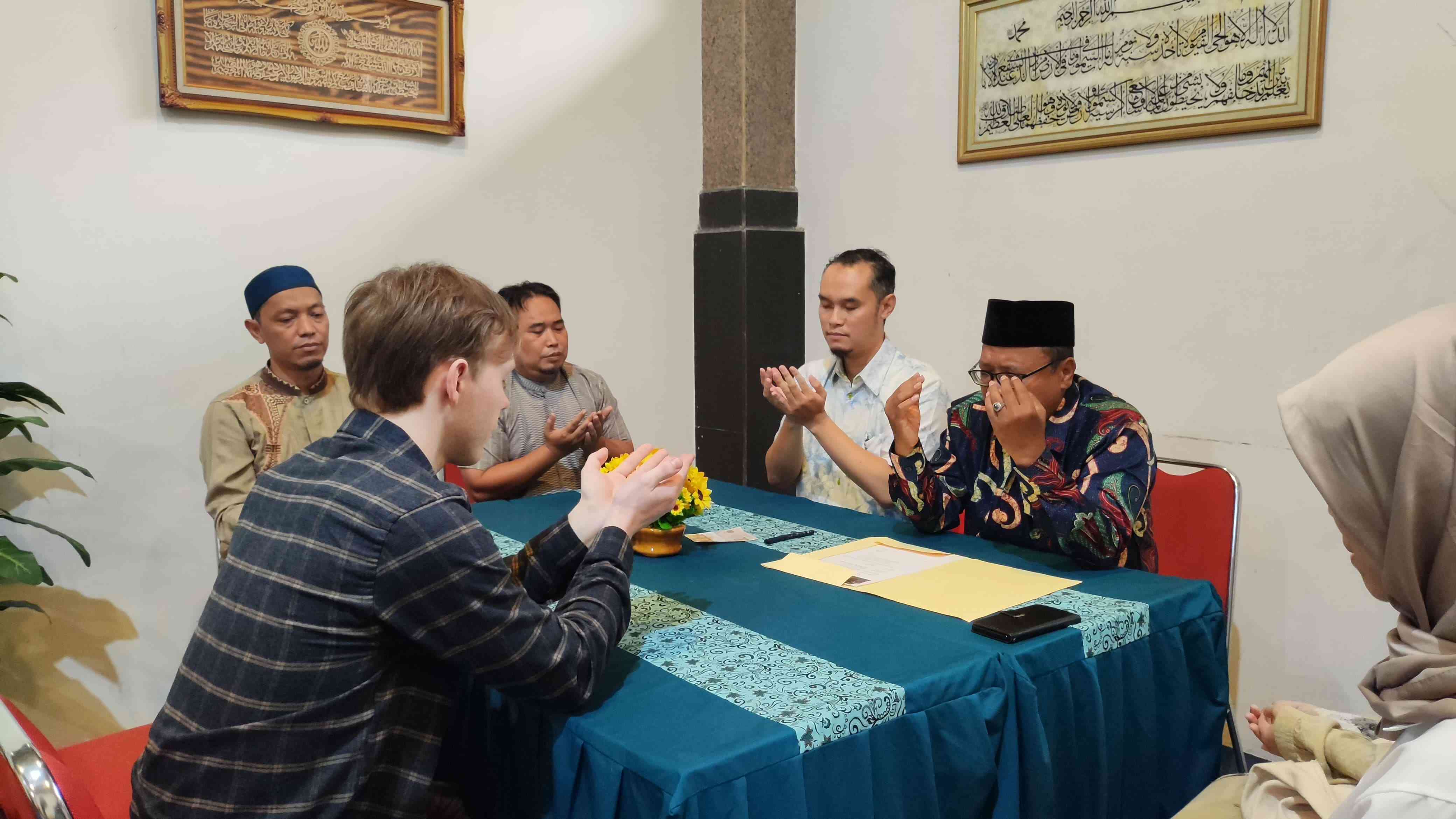 WNA Asal Inggris Memutuskan Menjadi Mualaf di Kota Malang