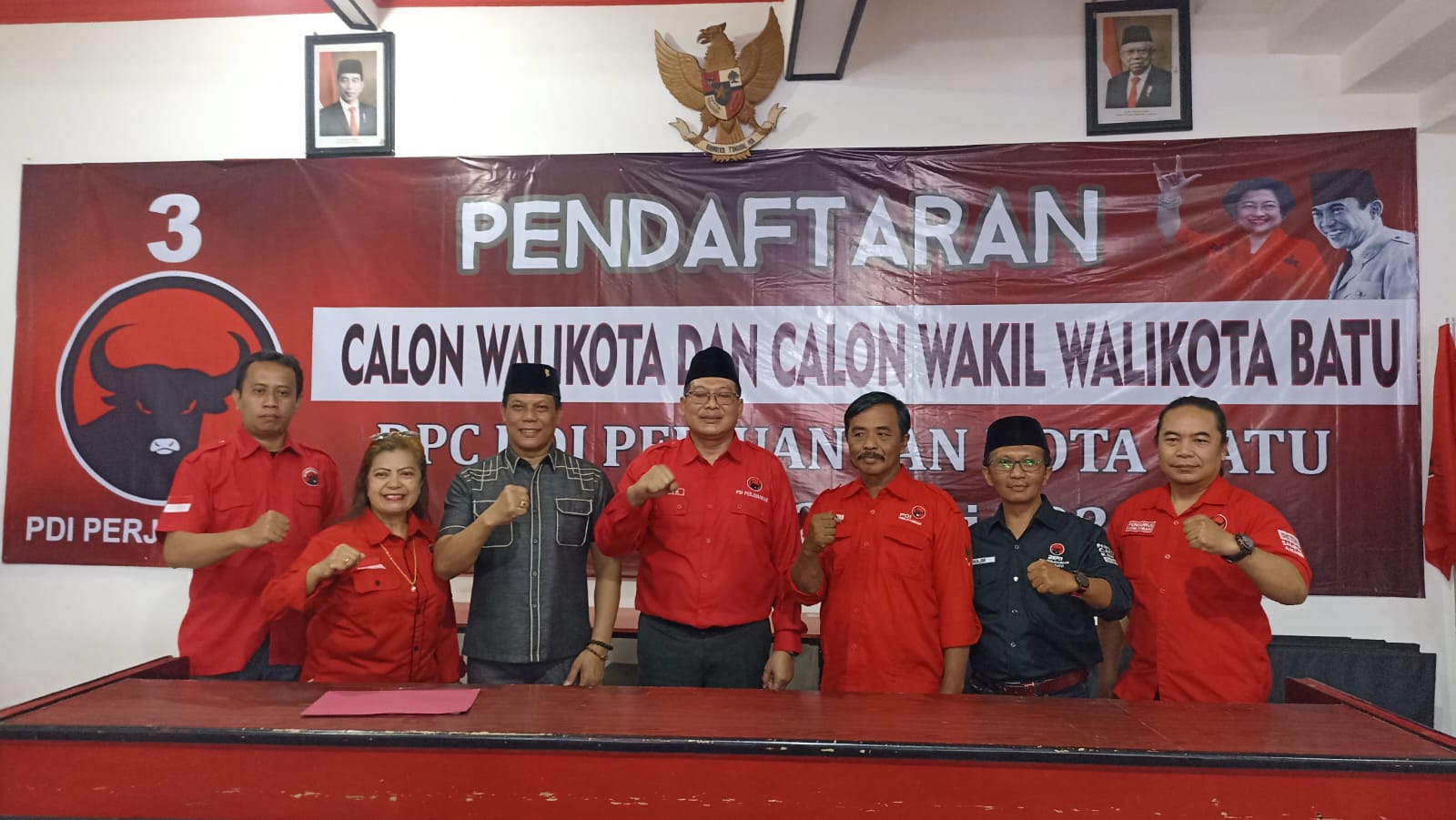 Kembalikan Formulir Pendaftaran Bacakada Batu, Bupati Malang Dikawal Ratusan Simpatisan