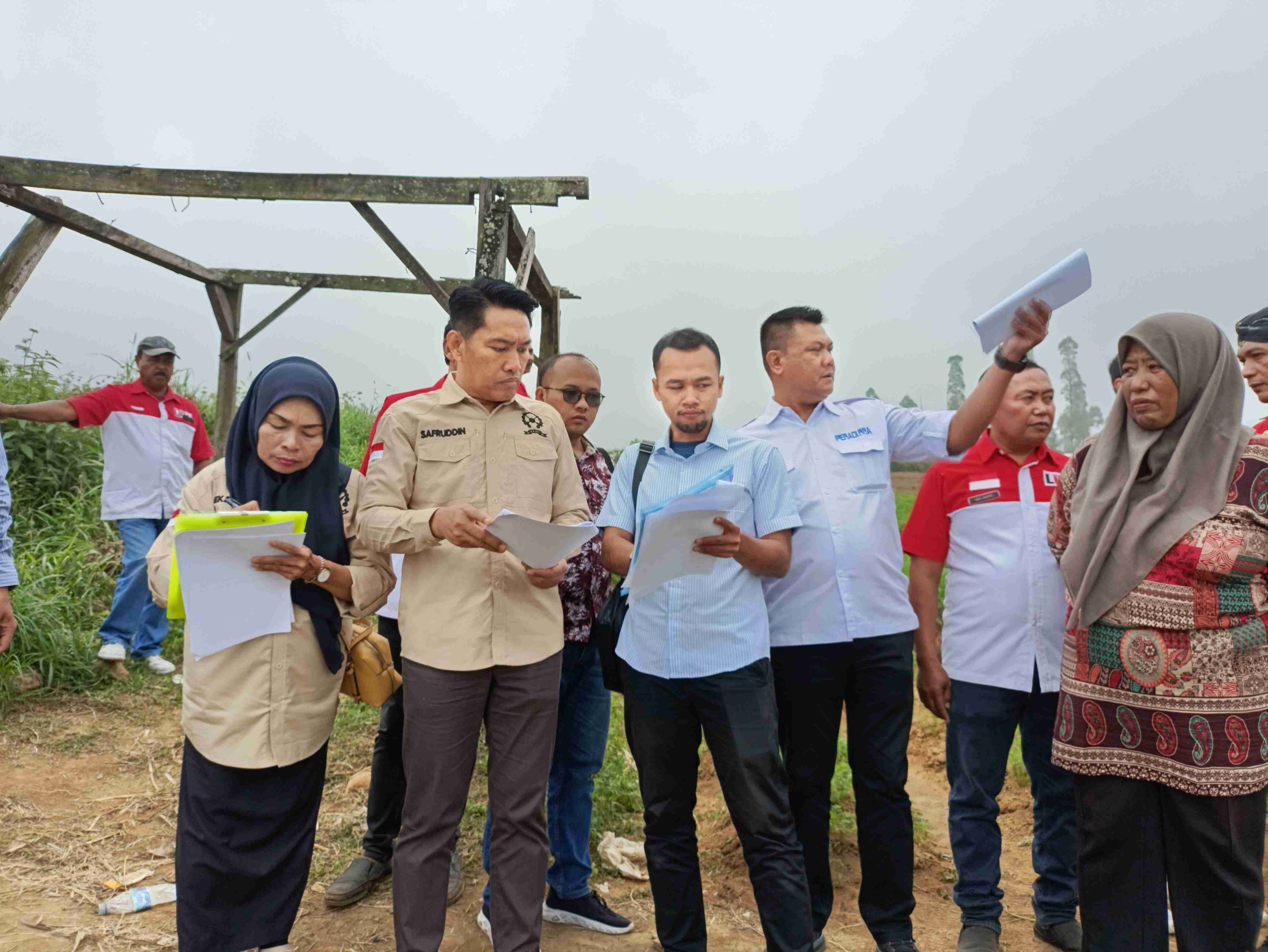 Sengketa Tanah di Kota Batu, Petugas PN Malang Naik Gunung