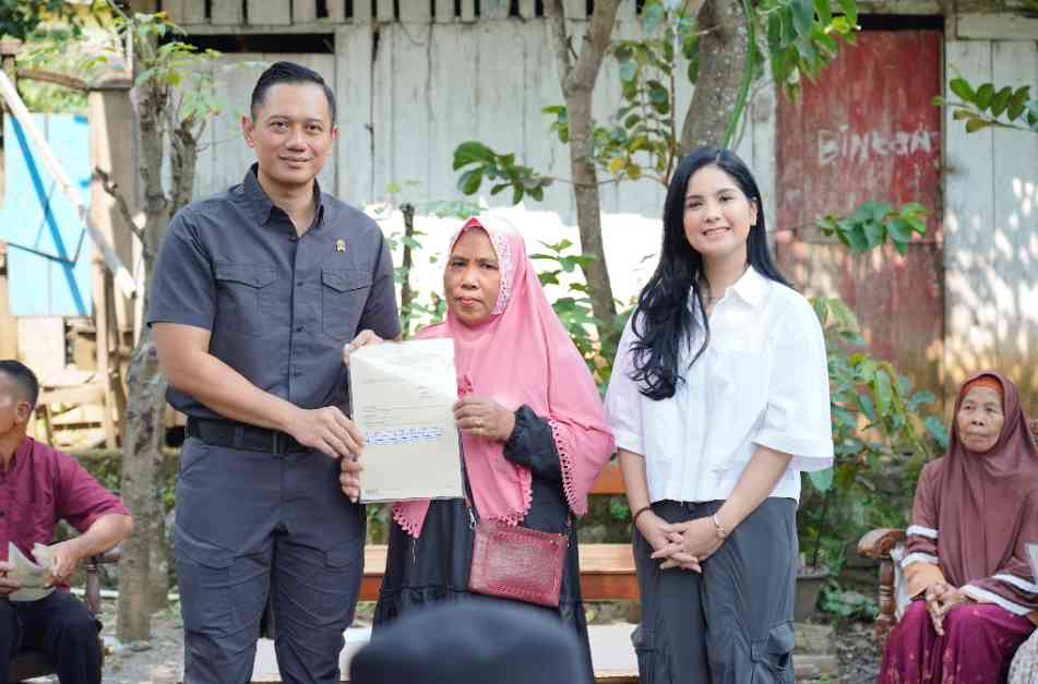 Bukti Program PTSL Berjalan Baik di Jawa Tengah, Menteri AHY Antar Langsung Sertipikat ke Rumah Masyarakat
