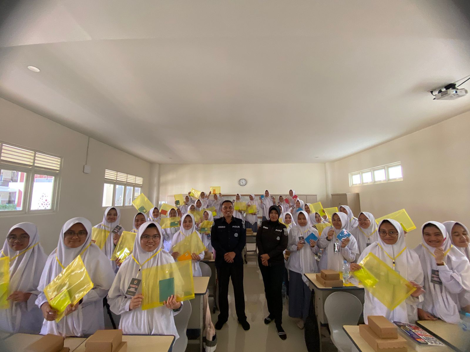 Bukan Hanya KPU, Humas Polres Batu Turut Sosialisasikan Pilkada Kepada Para Pelajar