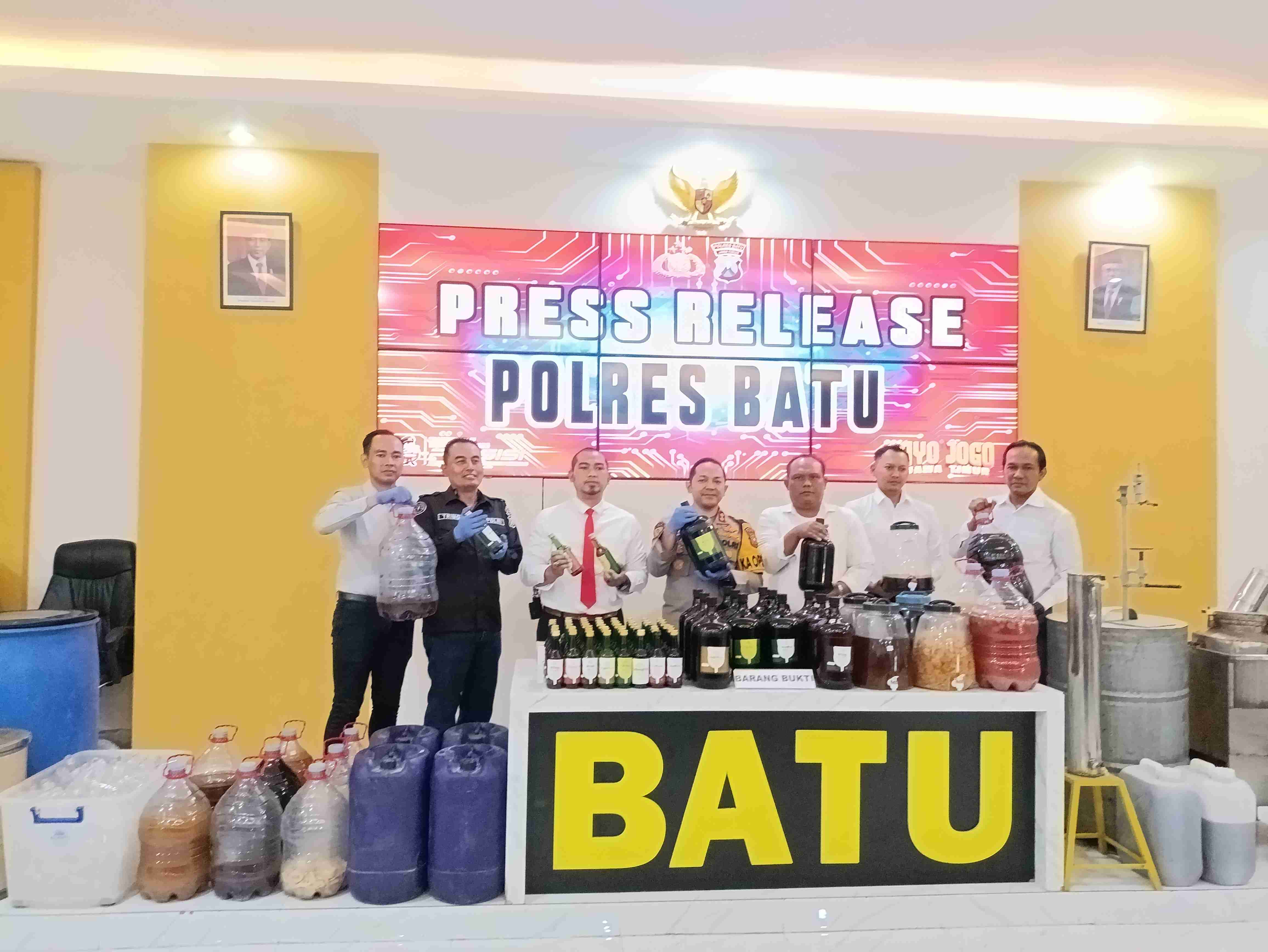 Usaha Minuman Fermentasi Beralkohol Oknum Petinggi Partai di Kota Batu Berurusan Hukum