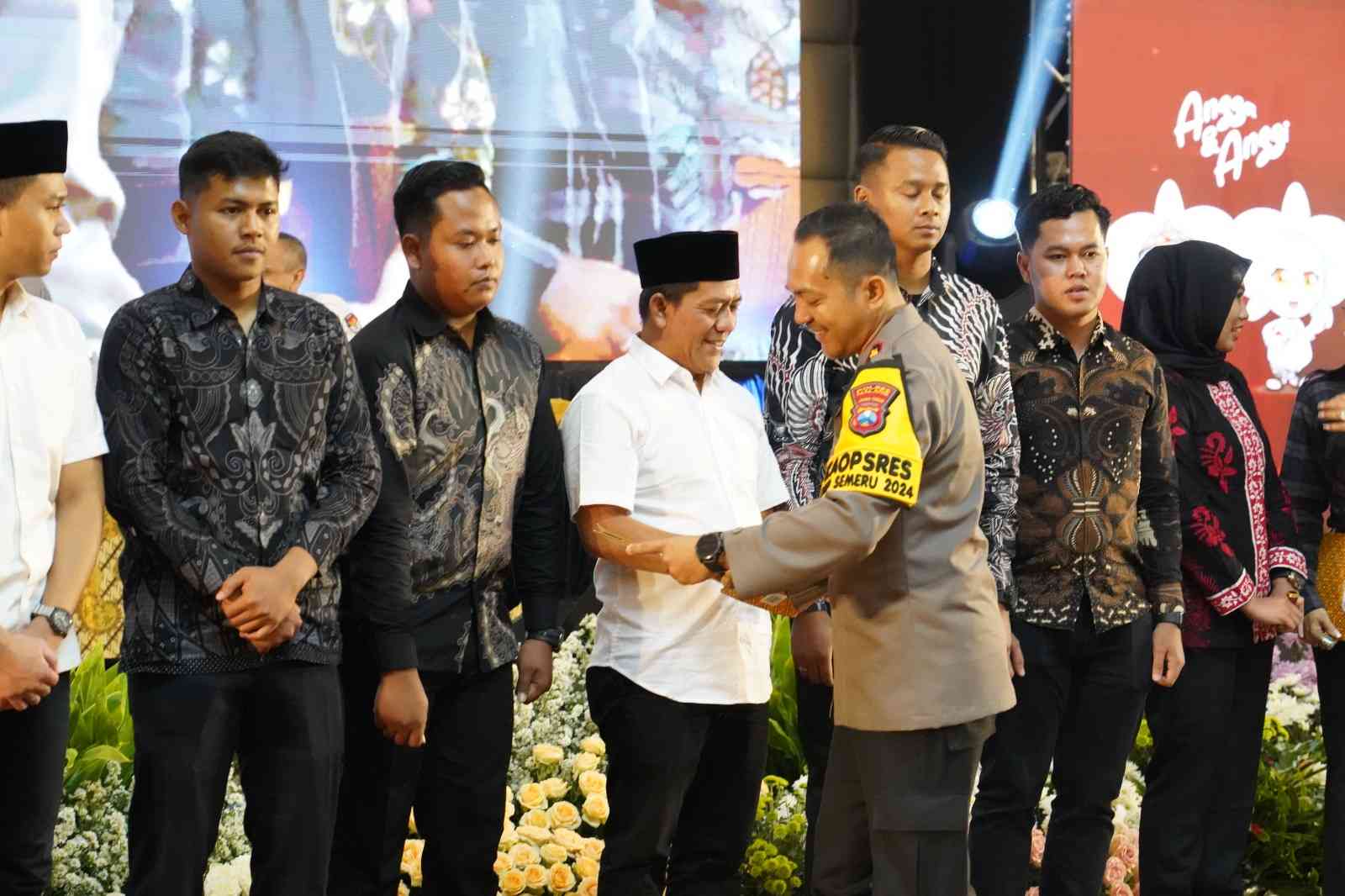 Privilege Diterima 3 Paslon dari Kapolres Batu, Yakni Pengawal Pribadi