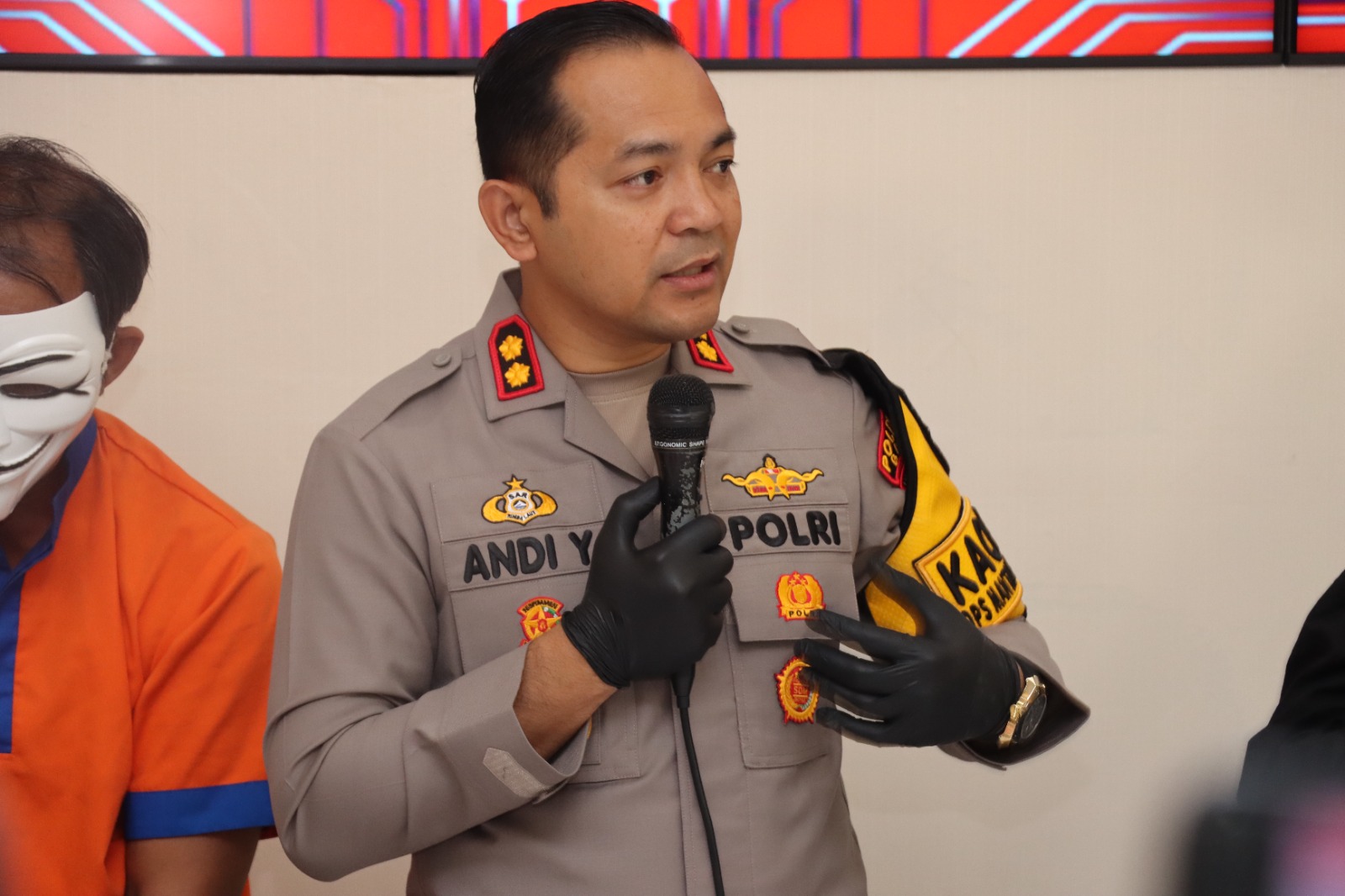 Kapolres Batu Bebas Biaya Pengobatan Korban Penembakan di Temas