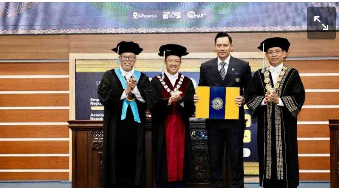 Penuh Haru, AHY Persembahkan Gelar Doktor untuk Almarhumah Ibu Ani Yudhoyono