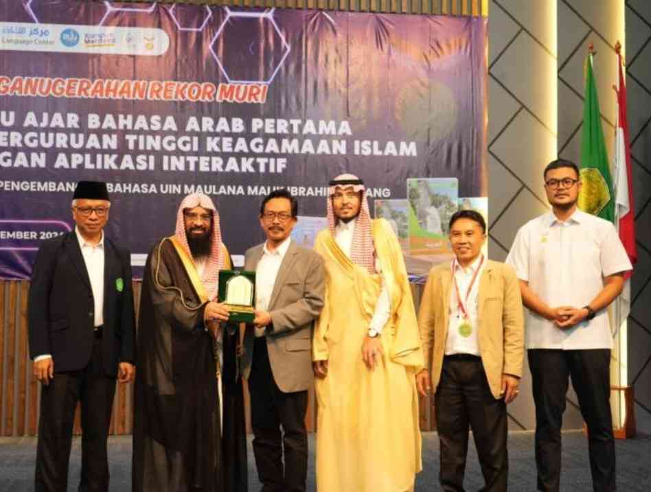 Pusat Pengembangan Bahasa UIN Maliki Malang Raih Rekor MURI