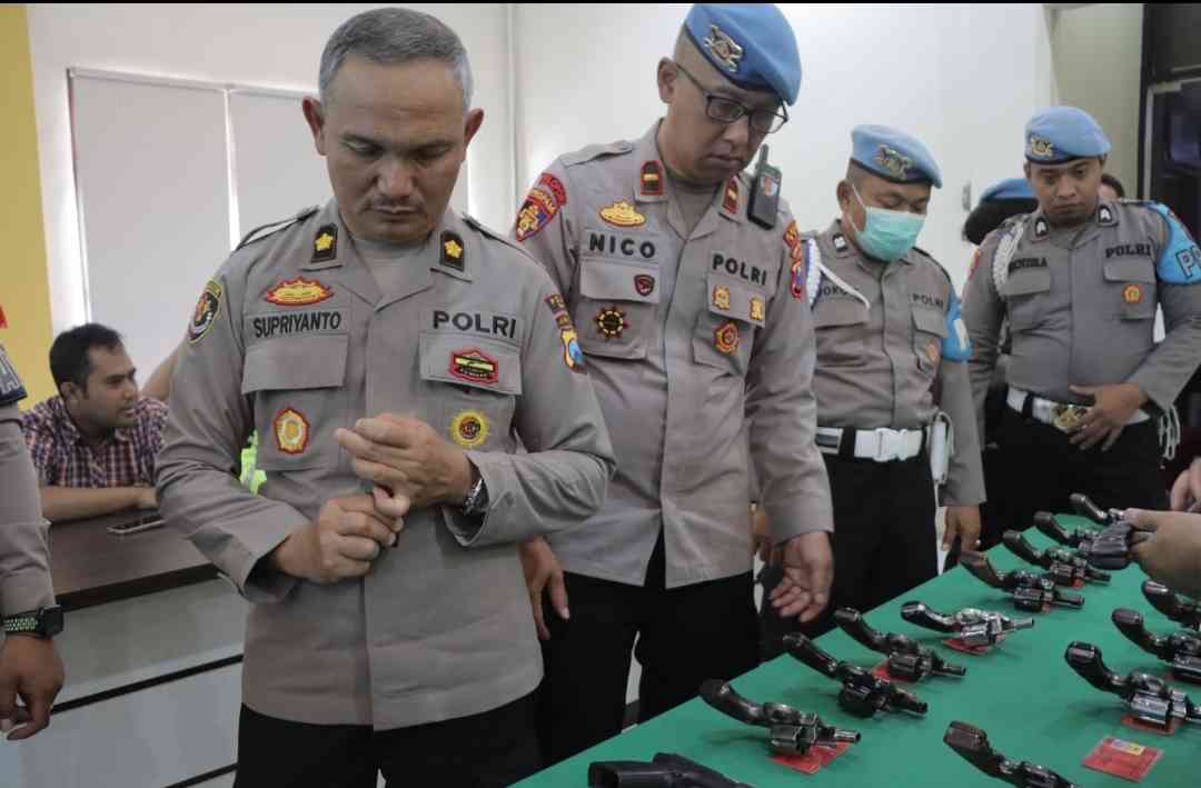Si Propam Polres Batu lakukan Pemeriksaan Senjata Api
