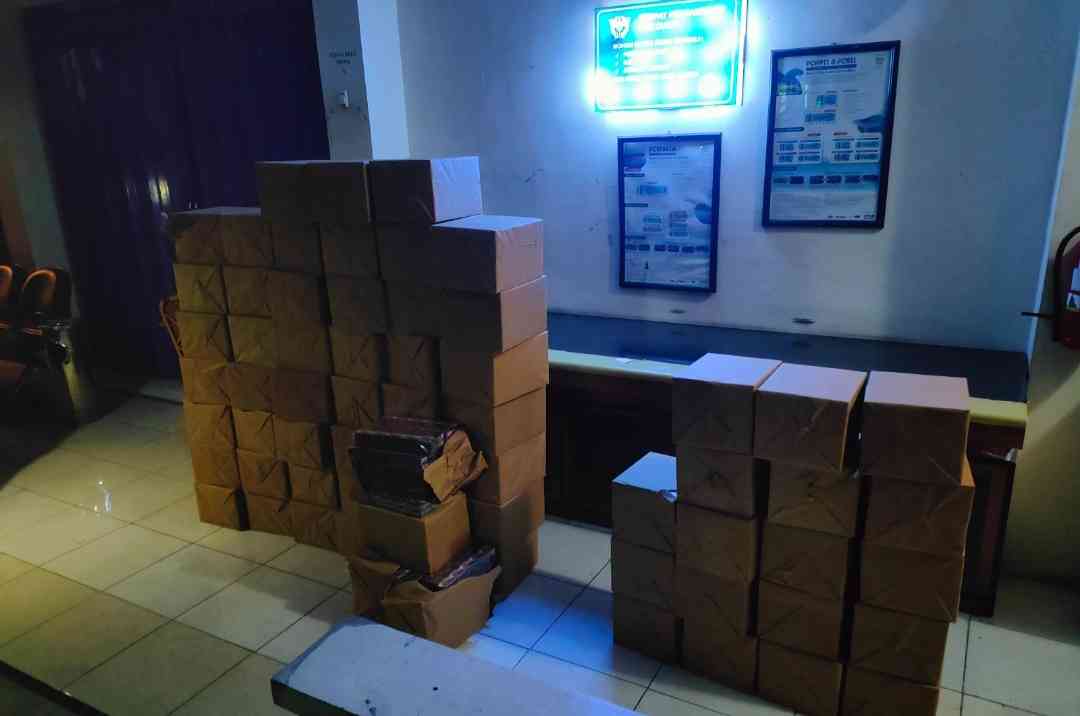 Bea Cukai Malang Cegah Pengiriman Rokok Ilegal, Sopir Kabur!
