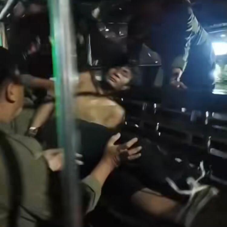 Pria Mengamuk di Alun-Alun Tugu Kota Malang, Warga Ketakutan dan Berhamburan