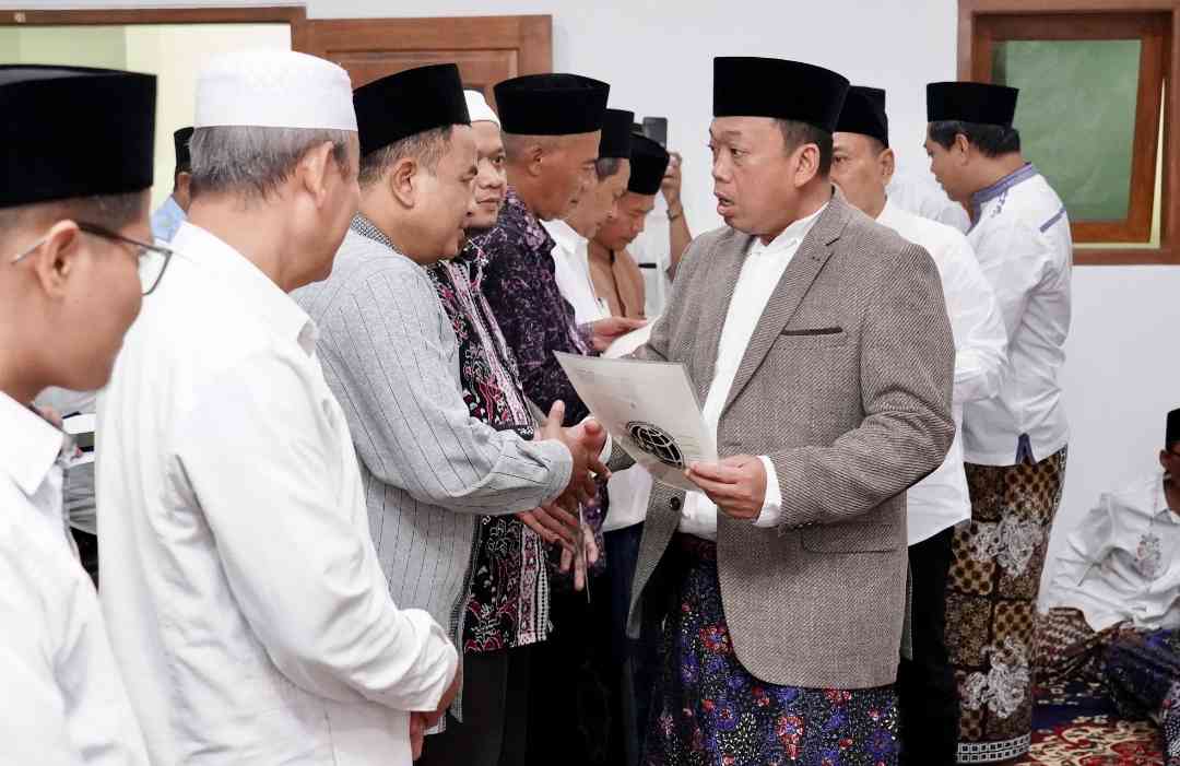 Serahkan Sertipikat di Kudus, Nusron Tegaskan Pentingnya Redistribusi Tanah yang Produktif dan Berkeadilan