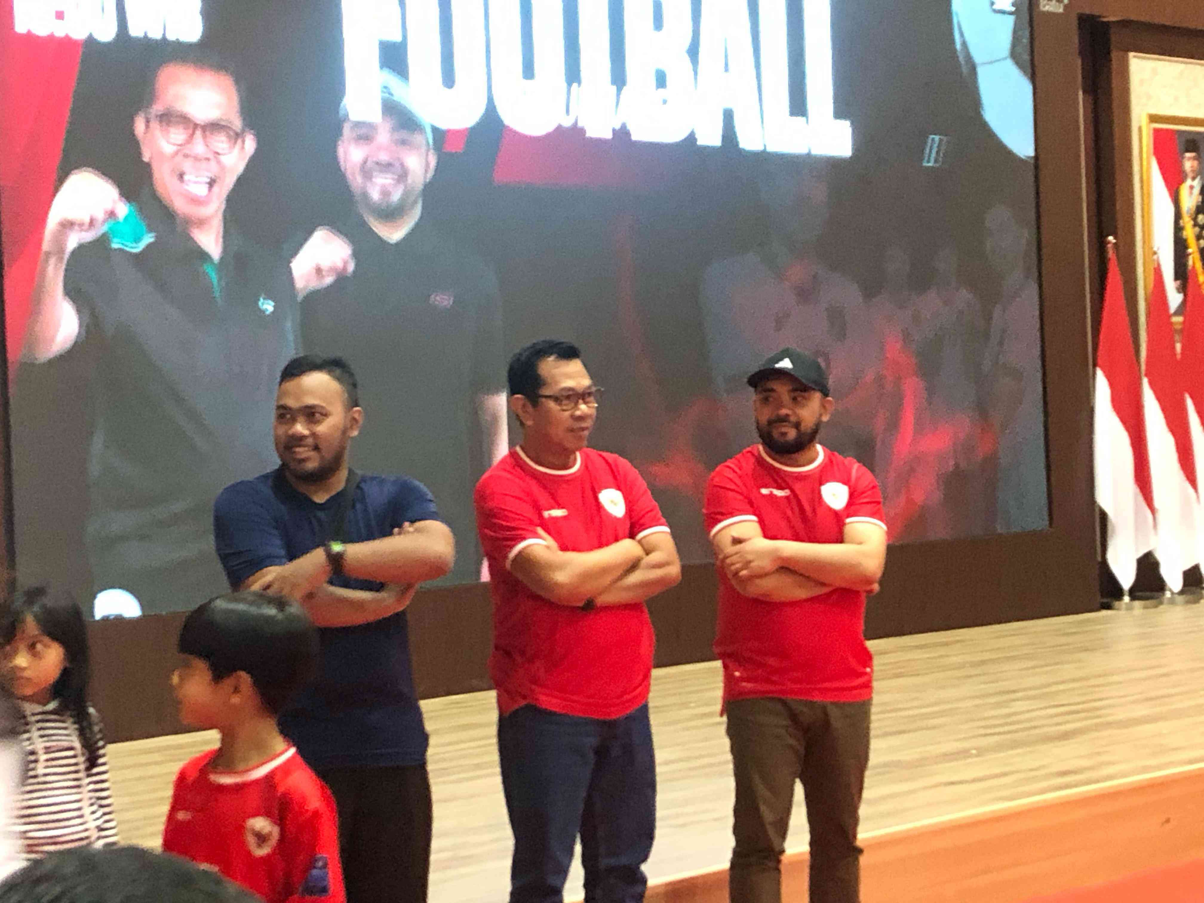 Wali Kota dan Wakil Wali Kota Batu Gelar Nobar Timnas Indonesia Bersama Masyarakat