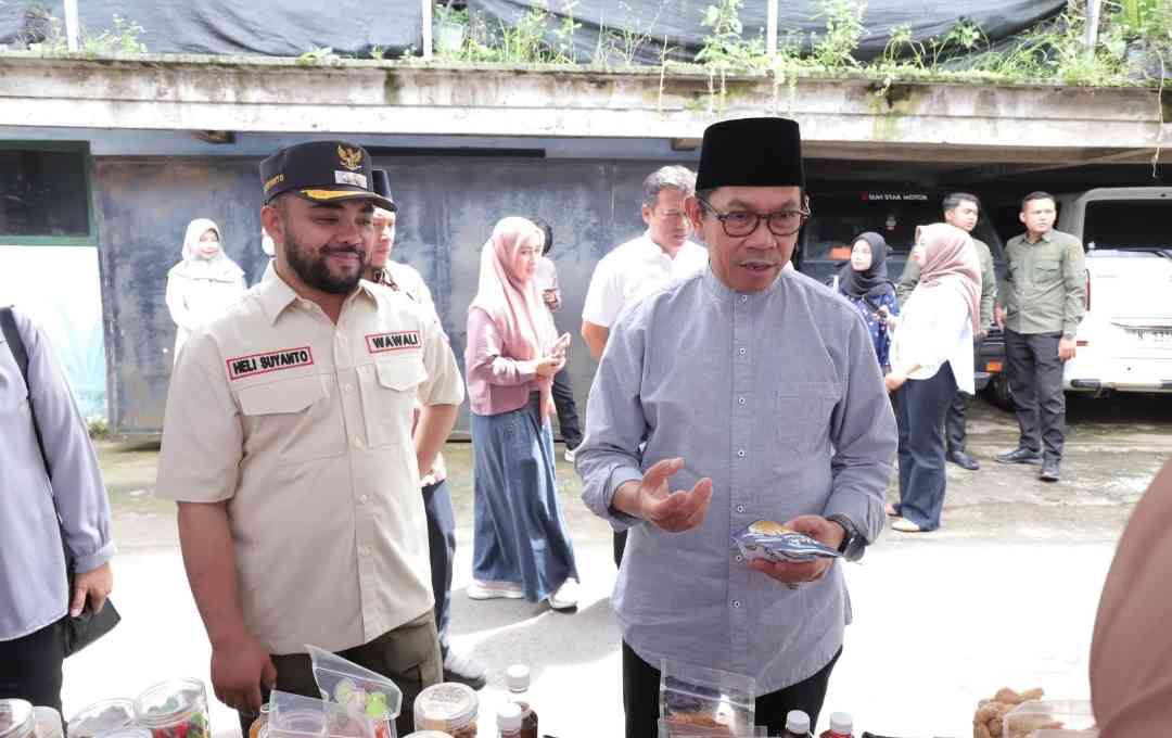 Cak Nur dan Mas Heli Tinjau Gerakan Pangan Murah di Desa Gunungsari