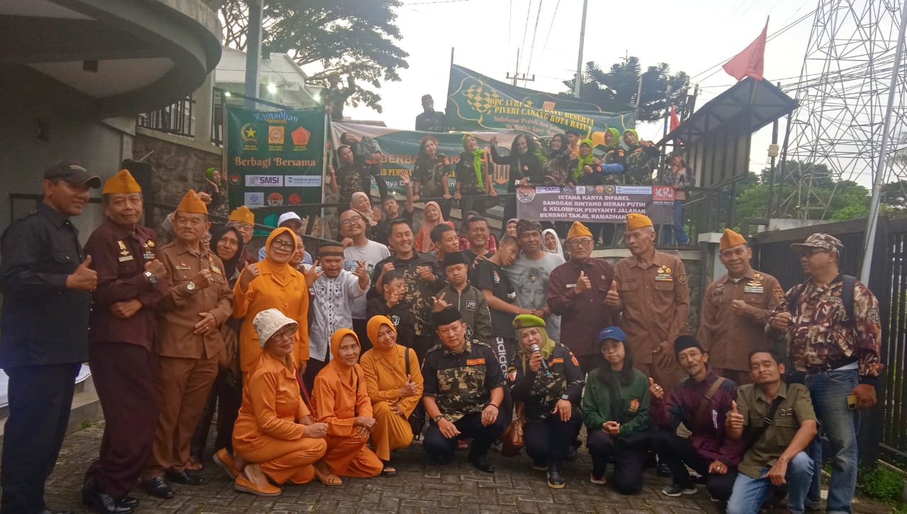 SMSI Malang Raya Membaur Bersama Elemen Masyarakat Kota Batu, Bagikan Ribuan Takjil