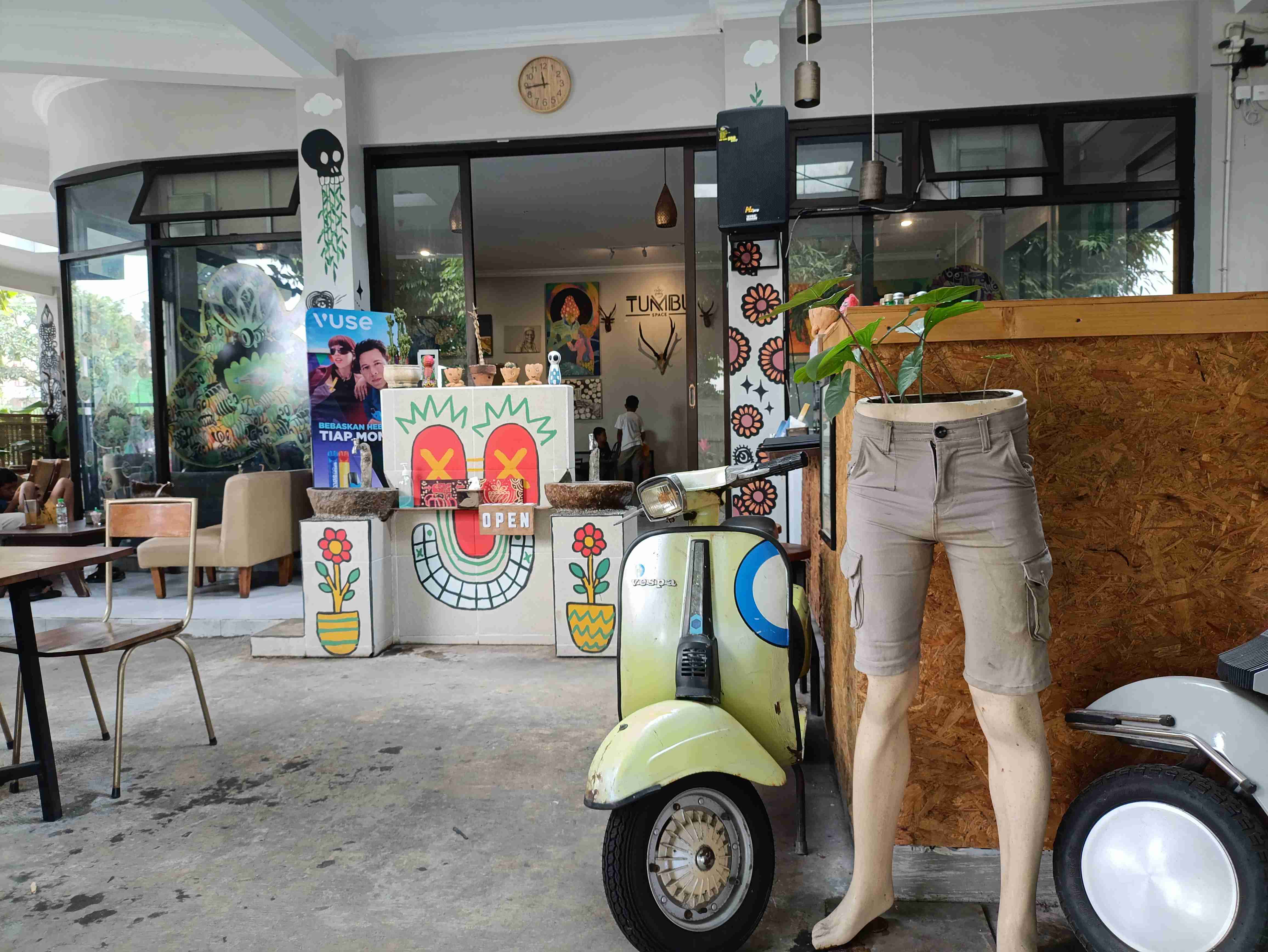 Tumbu Space Malang, Bukan Sekadar Kafe Artsy pun Ramah Anak