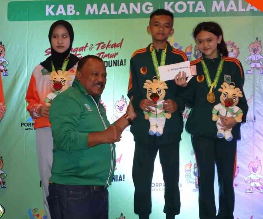 Bukan Hanya Jago DJ, Si Kembar Tambah Perolehan Medali Emas Billiar untuk Kota Batu
