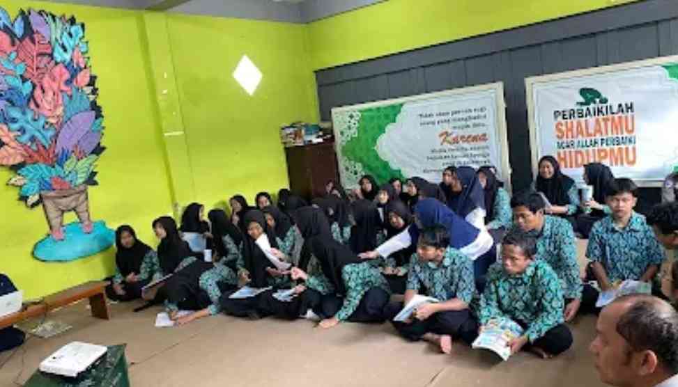 Tekad Turunkan Angka Kecelakaan Lalu Lintas, Dishub dan 'Si Slamet Sekolah' Hadir di SMA Islam Hasyim Asy'ari Batu