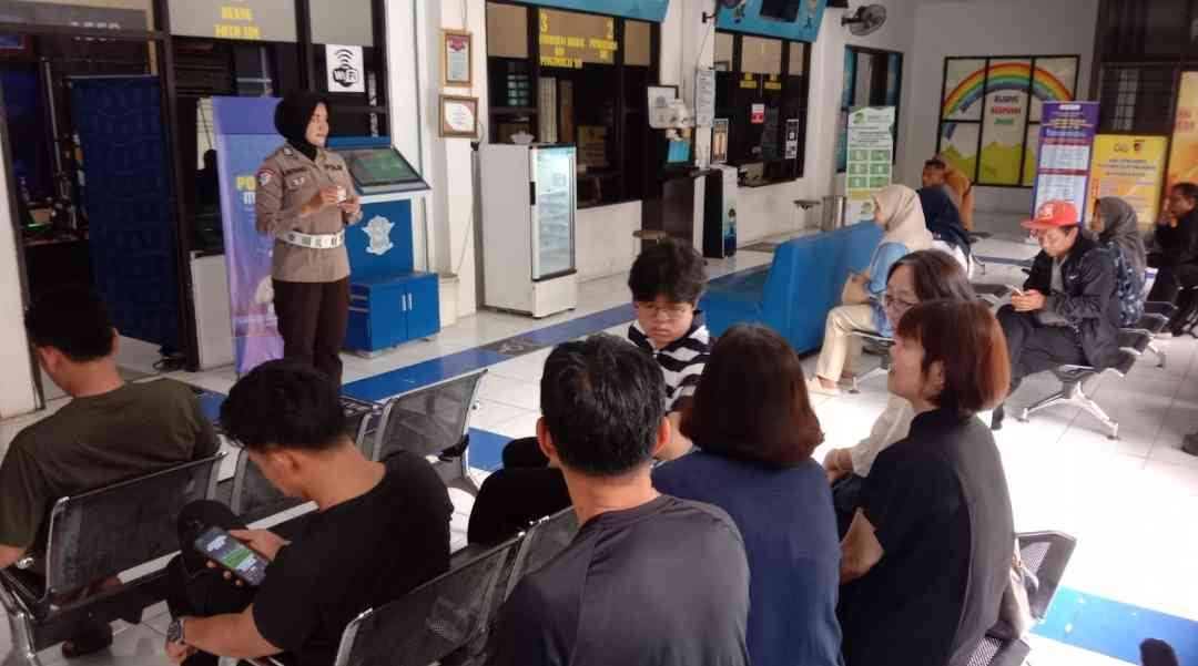 Satlantas Polres Batu Sosialisasikan Masa Berlaku SIM Bukan Lagi Bulan Kelahiran