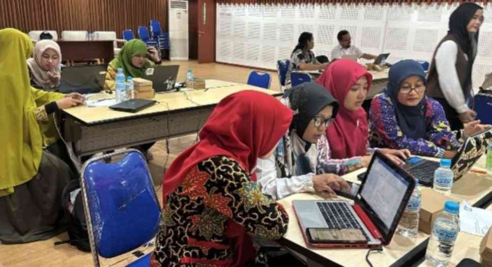Pelatihan AI FIB UB Bekali Tenaga Ajar Bahasa Inggris Lebih Kritis, Kreatif, dan Beretika