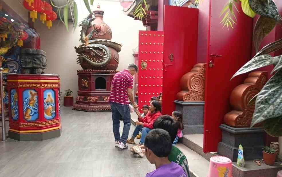 Imlek 2577 di Kota Batu Jadi Daya Tarik Wisata, Kelenteng Kelenteng Kwang Im Tong Dipadati Jemaat dan Pelancong