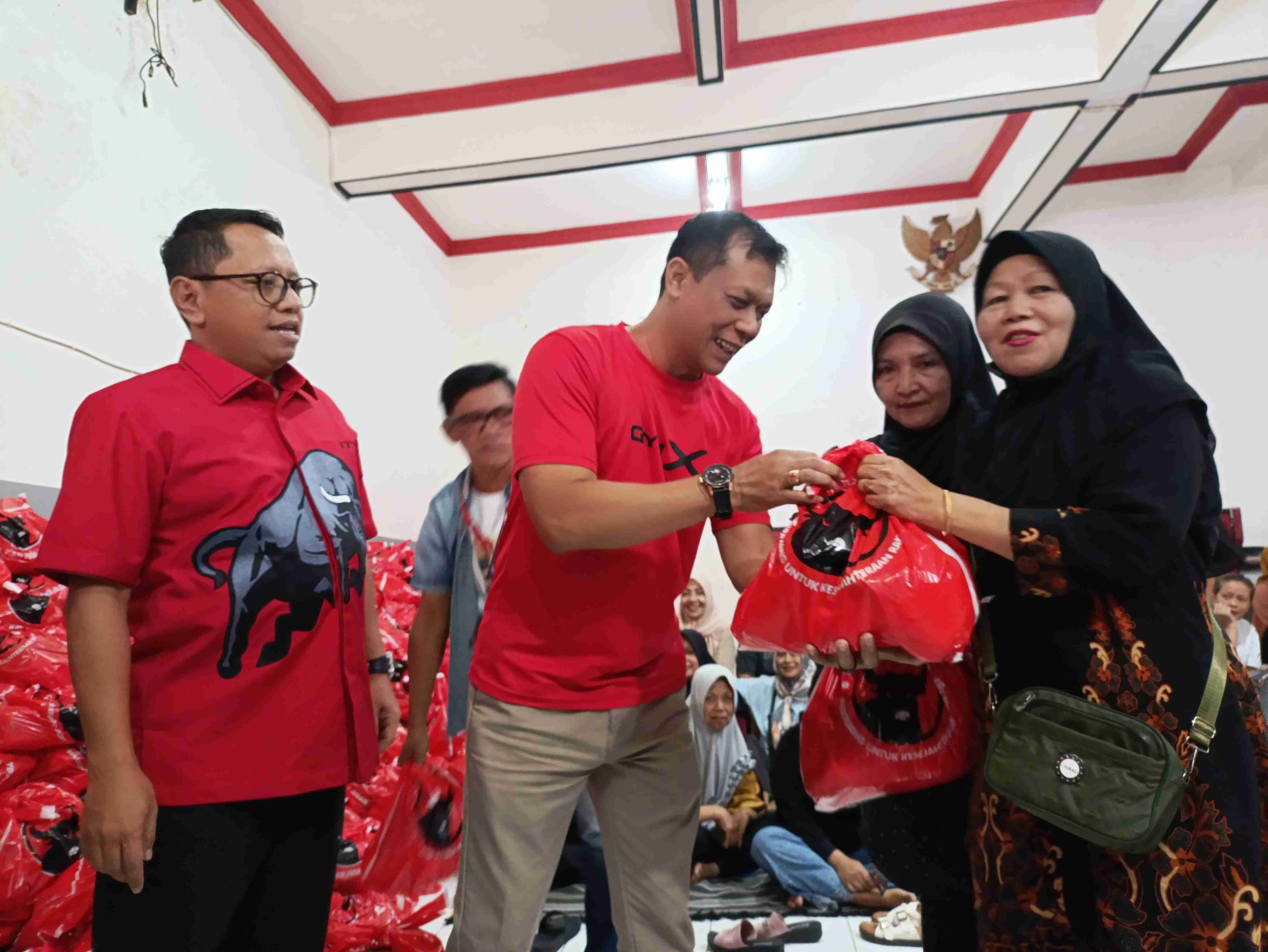 Warga Pra-Sejahtera Tersentuh Bantuan 2.500 Paket Sembako Jepang Lebaran