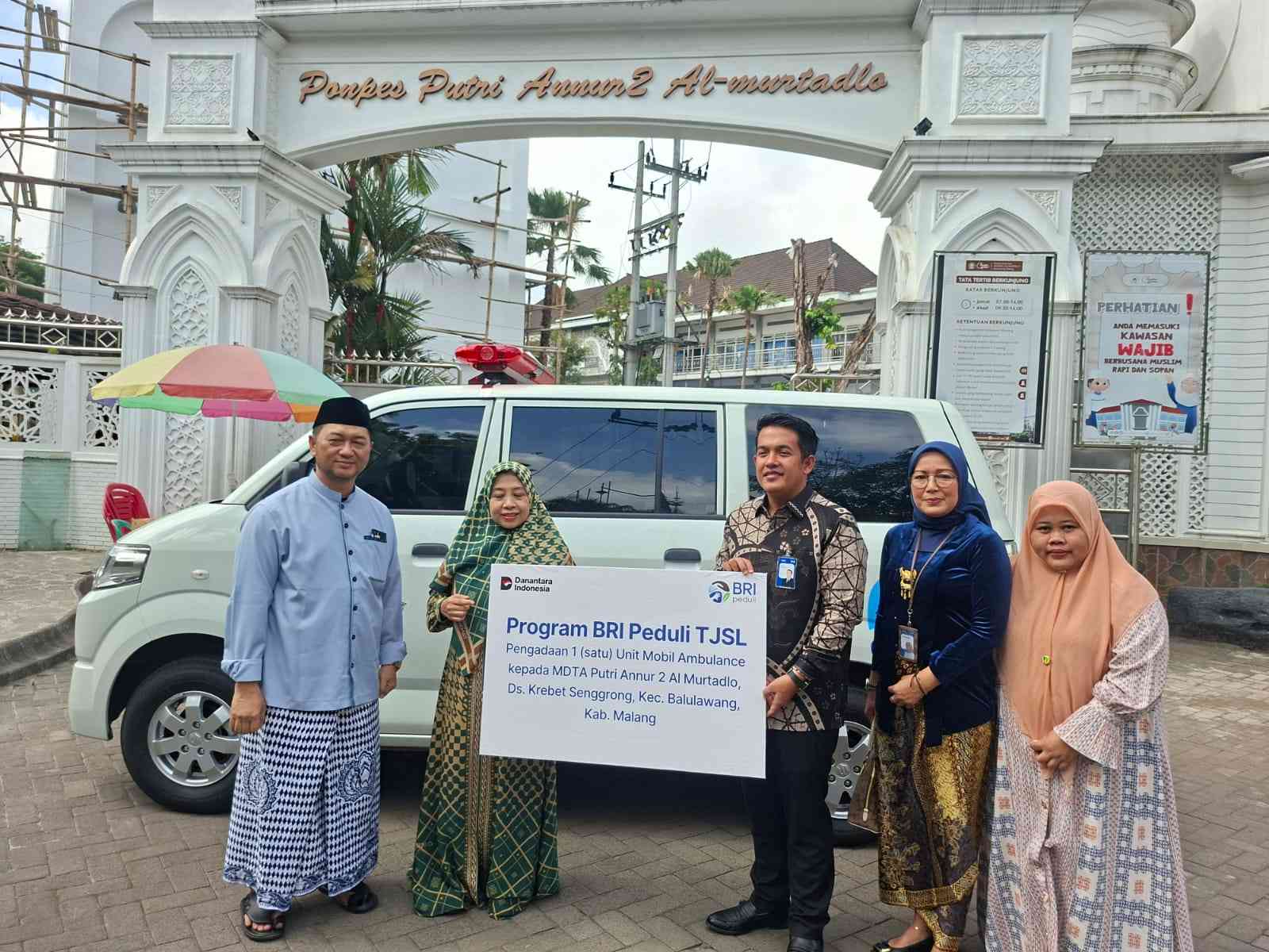 BRI Malang Martadinata Salurkan Bantuan Ambulance untuk Ponpes An Nur 2 Bululawang