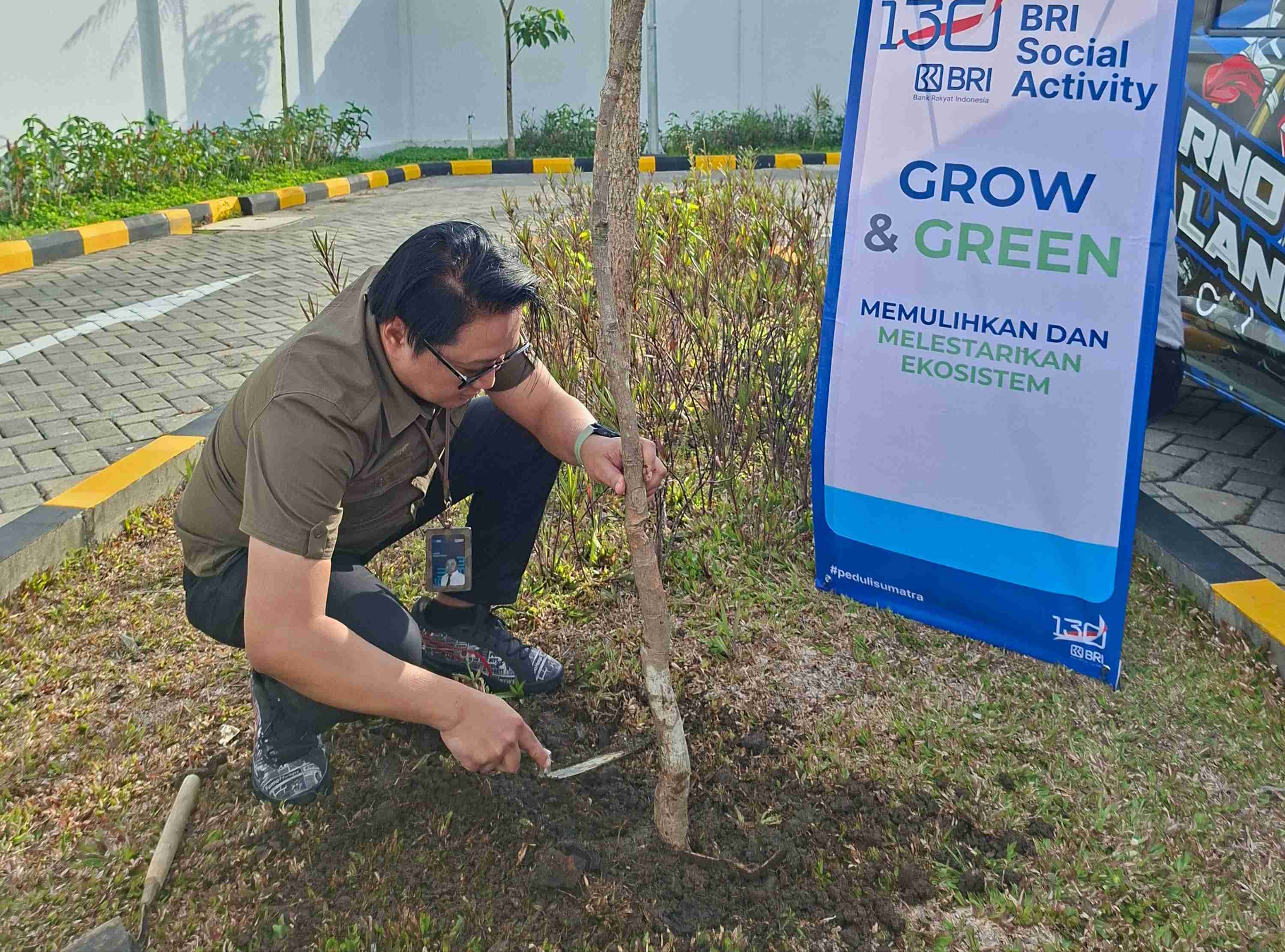 Peringati Hari Lingkungan Hidup Sedunia, BRI Malang Soekarno Hatta Tanam 20 Pohon Produktif
