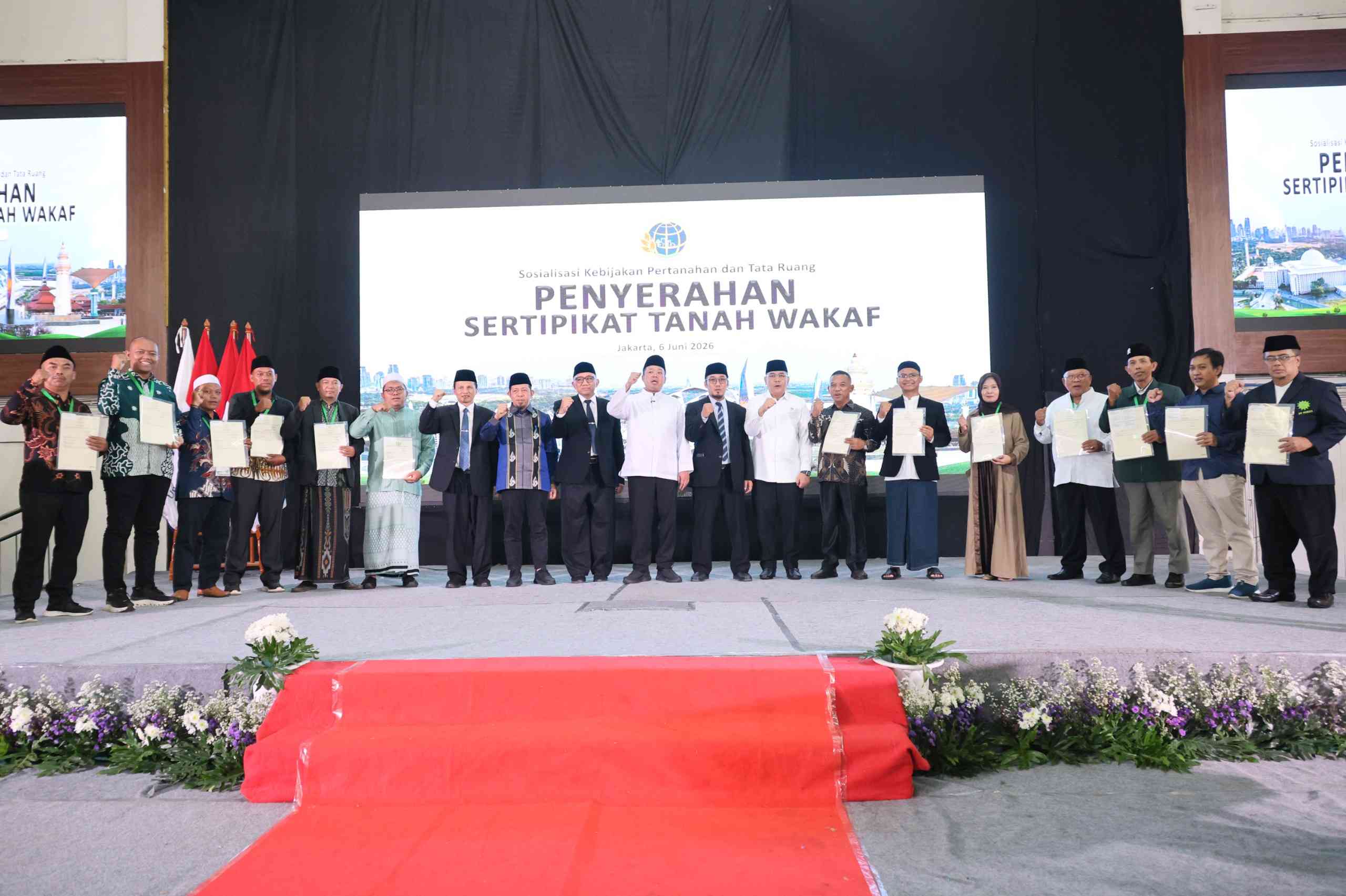 Menteri ATR/BPN, Nusron Wahid, dalam acara ICOP 2026 dan Penyerahan Sertipikat Wakaf, yang diselenggarakan di Universitas Darunnajah, Jakarta, Sabtu (06/06/2026). (ADV)